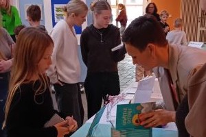 
            Keine Bildbeschreibung verfügbar
          